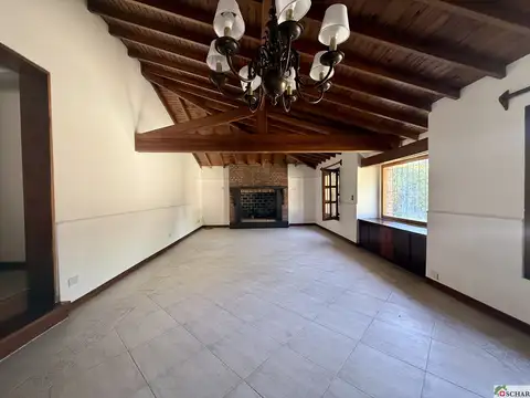 Casa en Alquiler con 2 cocheras
