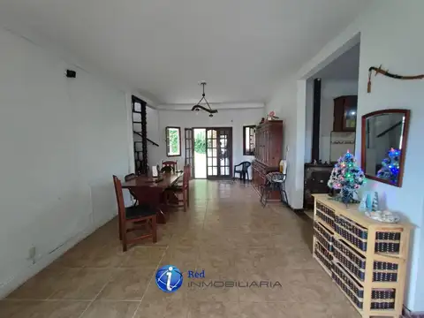 Casa 6 ambientes con 2 baños