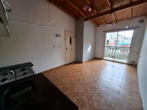 DPTO 3 AMB., 1º PISO FTE, BALCÓN C/PARRILLA. SIN EXPENENSAS