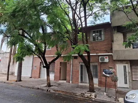 DPTO 3 AMB., 1º PISO FTE, BALCÓN C/PARRILLA. SIN EXPENENSAS