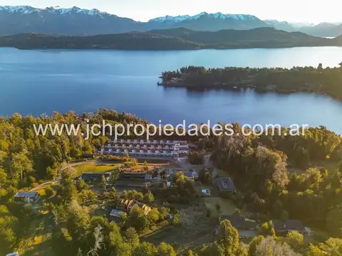 CASA DE 3 DORMITORIOS CON VISTA AL LAGO - VILA LA ANGOSTURA