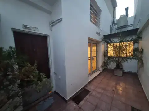 Depto Tipo Casa en Alquiler de 4 ambientes