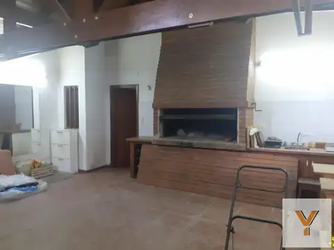 Casa 5 ambientes con 2 baños