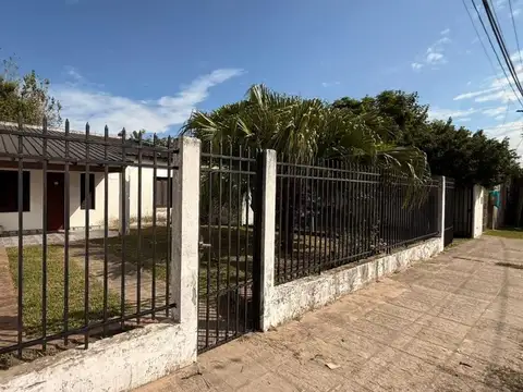 CASA EN VENTA 4 AMBIENTES JUAN. D. PERON GOYA CTES