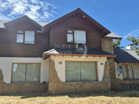 Venta casa de cuatro ambientes con vista al lago en Meliquina