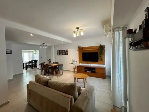 Depto Tipo Casa en Venta de 4 ambientes