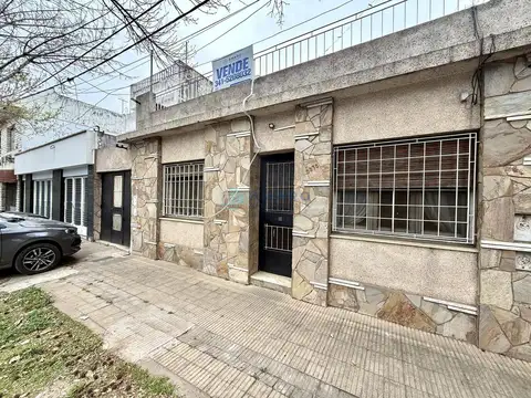 VENTA · CASA · DOS DORMITORIOS · PATIO · PARRILLERO · AZCUÉNAGA