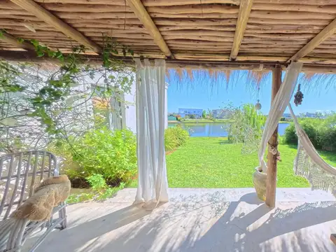 Casa  a la laguna B° Santa Isabel I