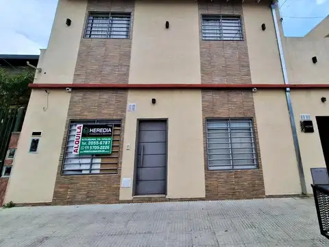 Depto Tipo Casa en Alquiler de 2 ambientes