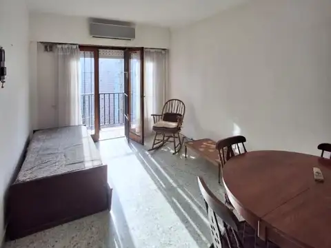 VENTA DEPTO 2 AMB CON BALCON A LA CALLE!