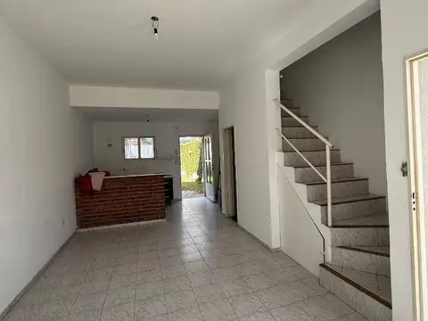 Casa 3 ambientes con 2 baños