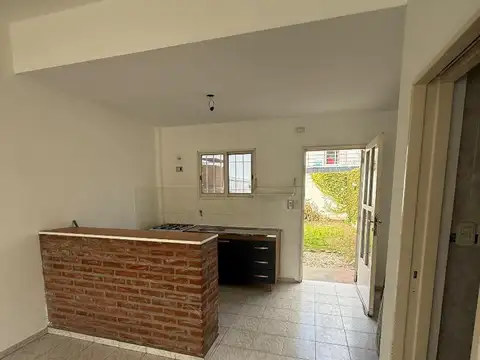 Casa en Alquiler con 2 cocheras