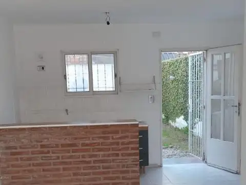 Casa en Alquiler con 2 cocheras