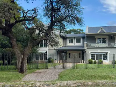 VENTA EXCLUSIVA CASA VILLA ALLENDE GOLF 5 DORM