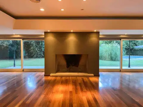 Casa en Venta con 4 cocheras