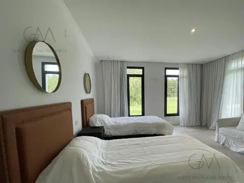 Casa 4 ambientes con 4 baños