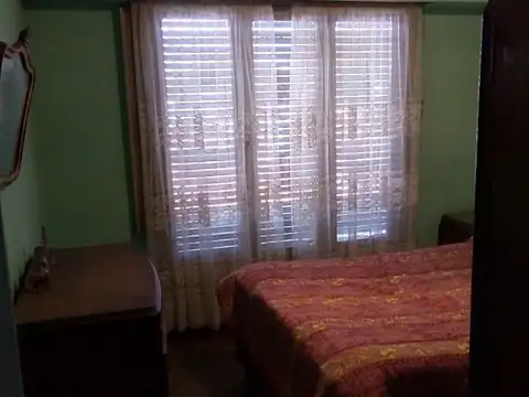 VENTA DEP 4 AMB + LOCAL AMPLIO BUENA UBICACIÓN + GALPON