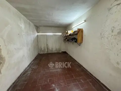 CASA EN AMANCIO ALCORTA AL 100 - 313 M2 DE EXISTENCIA COCHERA TERRAZA PATIO JARDIN COMEDOR DIARIO