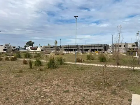 Lote a la venta B° Brisas de Manantiales ubicacion central