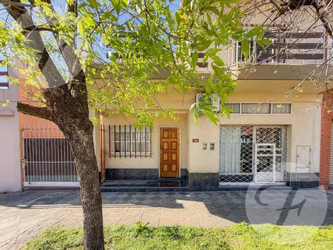 APTO CRÉDITO - Casa 4 Ambientes con Gran Potencial en Morón Sur