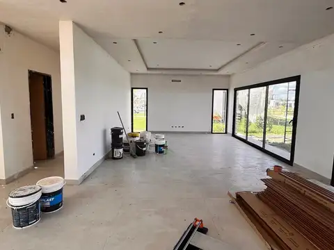Casa en Venta en San Sebastián, Escobar, G.B.A. Zona Norte Area 7/ a estrenar/ pileta