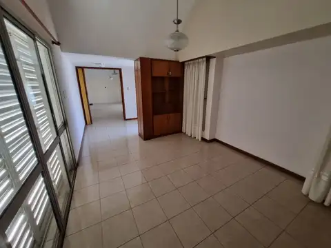 Casa 6 ambientes con 1 baño