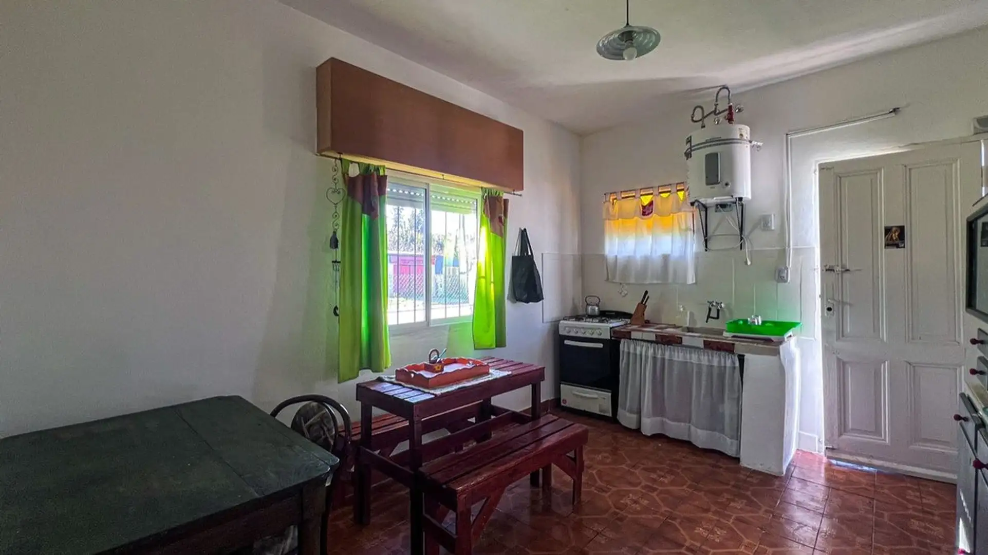 VENTA DE CASA 3 AMBIENTES CON PARQUE