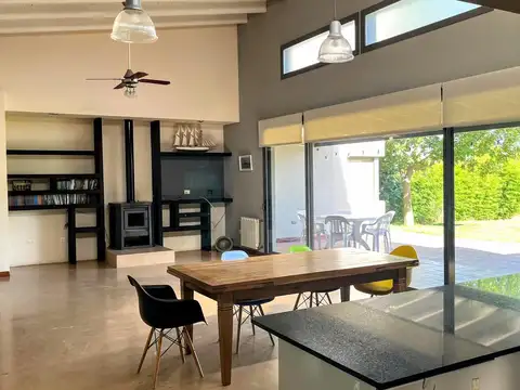 Chacras de la Reserva - Casa en venta de 4 dormitorios sobre lote de 2.000 m2