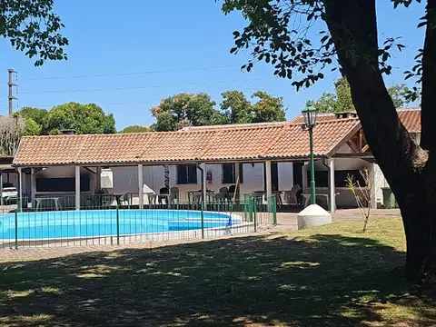 Casa Blanca Mediterránea. Espacios comunes de parque pileta y lavadero