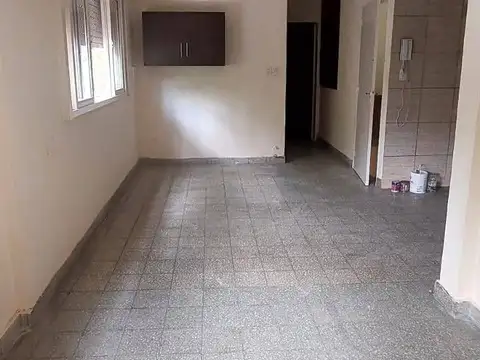 Casa 5 ambientes con 1 baño