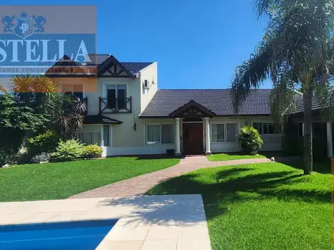 Casa 4 Ambientes c/ Garaje y pileta 220 m² Cub. en lote 1860 m² - Barrio Juan Grande - Laferrere