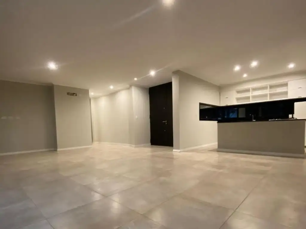 Casa - 228  m² Cubierta | 3 dormitorios | A Estrenar | 2 baños | 4 ambientes | 6 cocheras