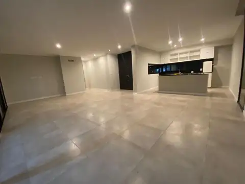 Casa en Venta con 6 cocheras