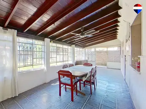 CASA 4 AMB EN VENTA EN QUILMES CON PATIO Y COCHERA