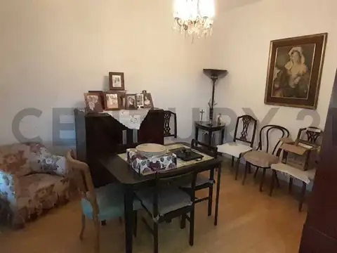 25 de Mayo 100, Piso 0