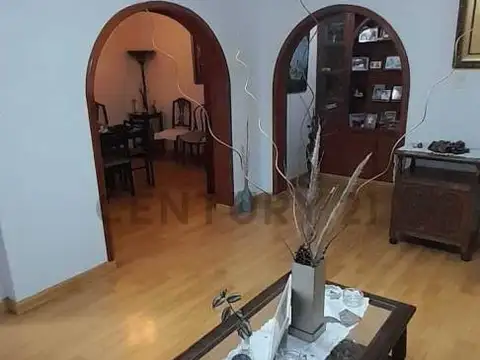 25 de Mayo 100, Piso 0