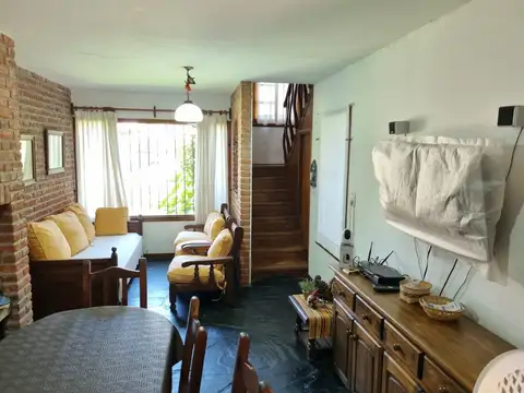Casa 4 ambientes con 2 baños