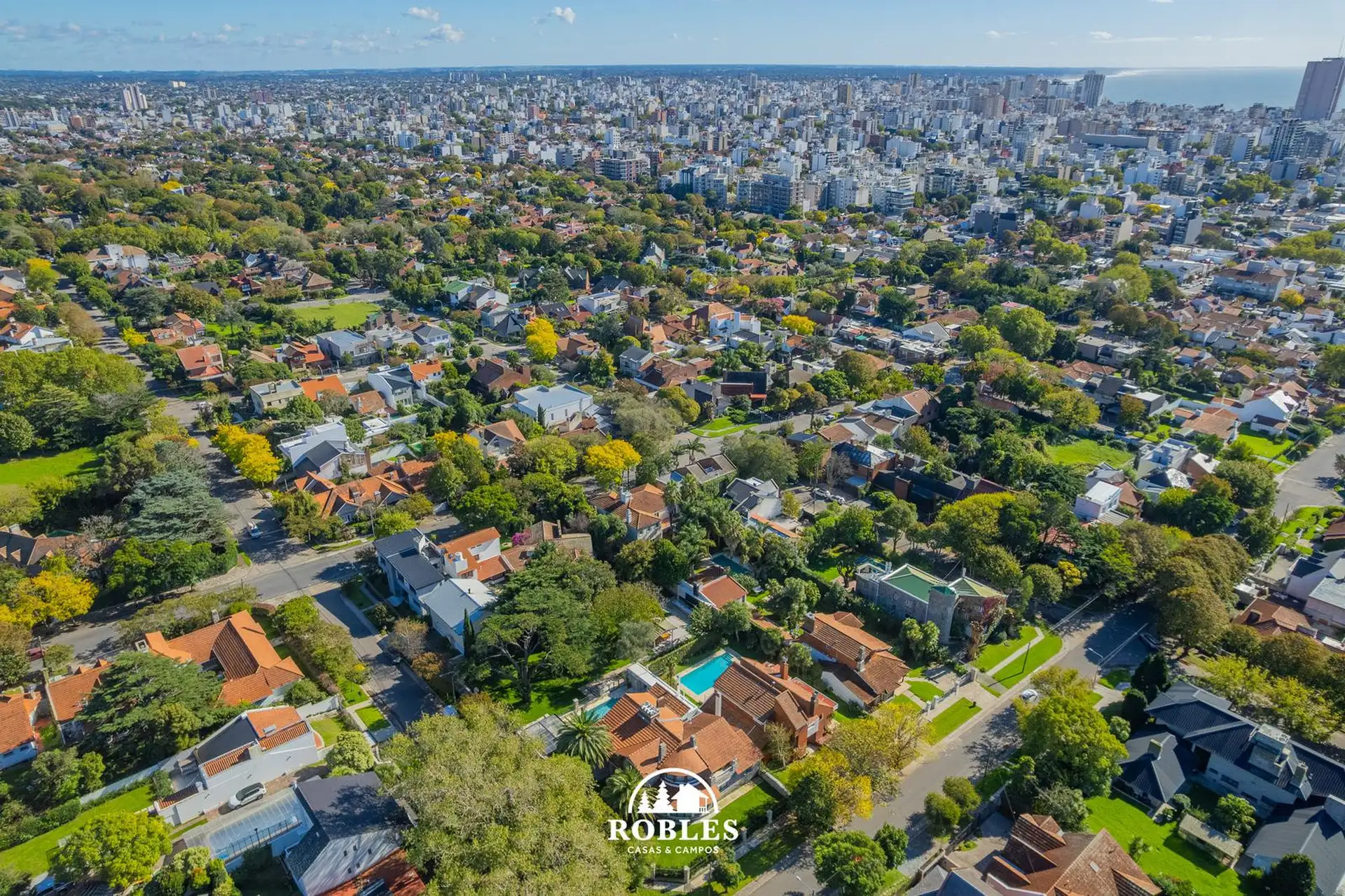 Lote único en el barrio Los Troncos