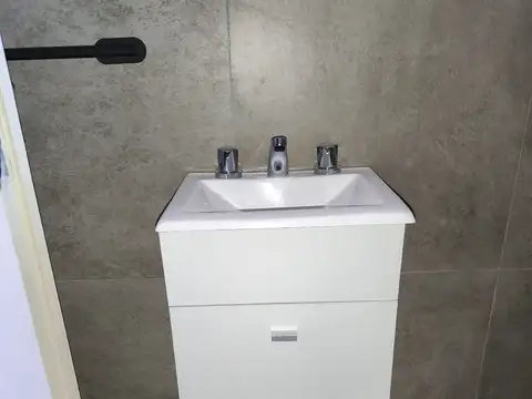DEPARTAMENTO 1 AMBIENTE A ESTRENAR CON BALCON AL FRENTE, PARRILLA, COCHERA Y SIN EXPENSAS.