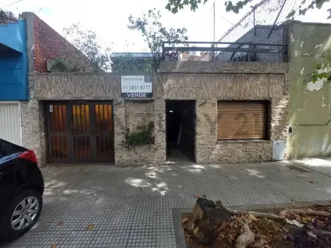Venta Casa 5 ambientes con cochera en Monte Castro