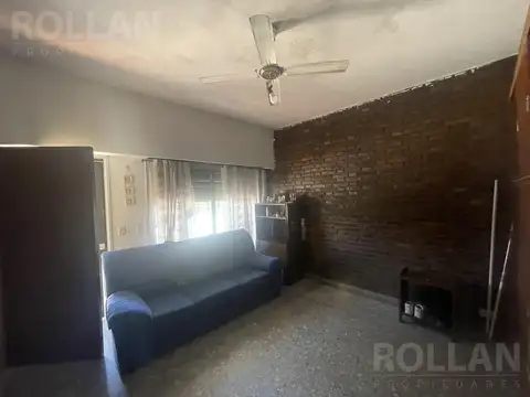Casa 6 ambientes con 2 baños