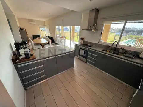 Casa en Venta en La Pista, USD 160.000