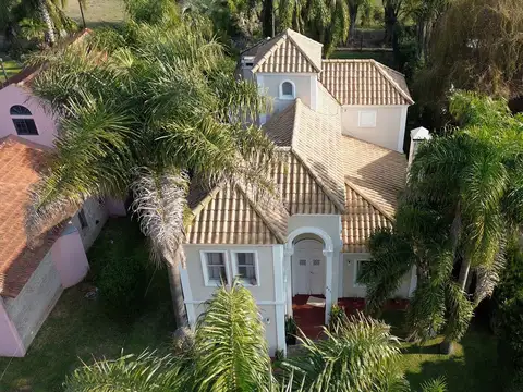 Casa en Venta con 4 cocheras