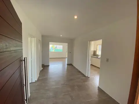 Casa en Alquiler con 1 cochera