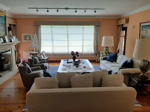 Casa en Venta con 3 cocheras