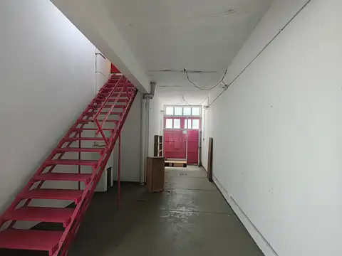 Casa 7 ambientes con 2 baños