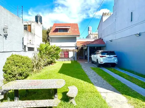 Casa en lote propio con jardín y pileta en boulogne