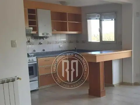 UNICO! Ideal profesionales/independientes: Departamento 2 dorm.   Cochera individual   Oficina!