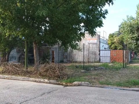 LOTE CASTELAR SUR (11 X 15 APROX)