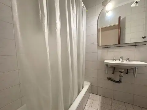 CASA EN VENTA- 4 DORMITORIOS- AVELLANEDA